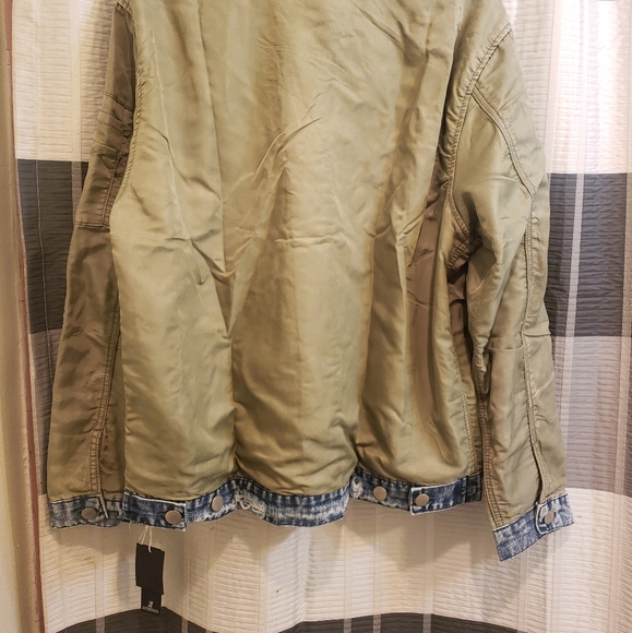 Bomber jacket - Picture 2 of 3